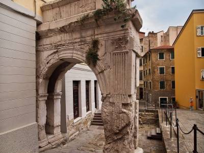 69a829fc-722b-4624-a08b-9b322c758bd49101af08d51c2f8f75_Arco_Trieste